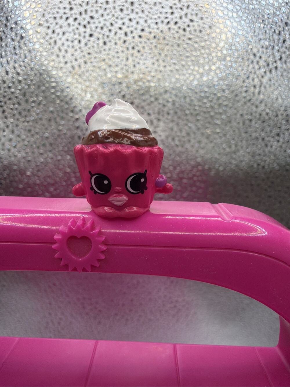 Shopkins Red Velvet Cupcake Cupcake Queen Cafe Exclusive #CCQ_2 Season 4